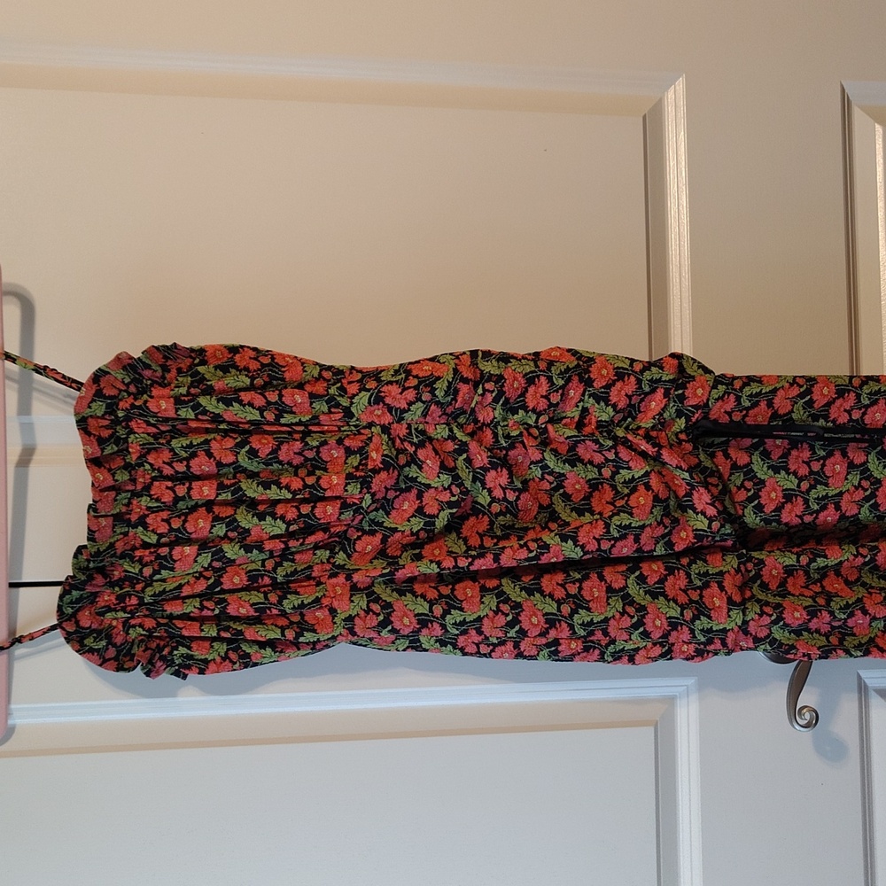 Elliatt Floral‎ Regal Cinch Midi Dress floral red black ribbon front tie ruched